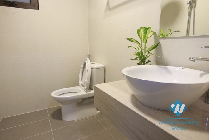Nice apartment on Nguyen Van Huyen, Cau Giay for rent